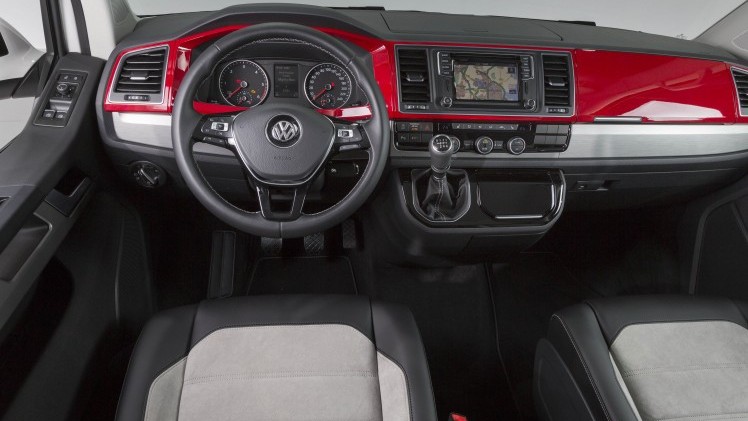 Volkswagen Transporer T1 Bulli zorgt met Porsche genen en 530 pk motor voor spektakel op Wrthersee Treffen 2015.