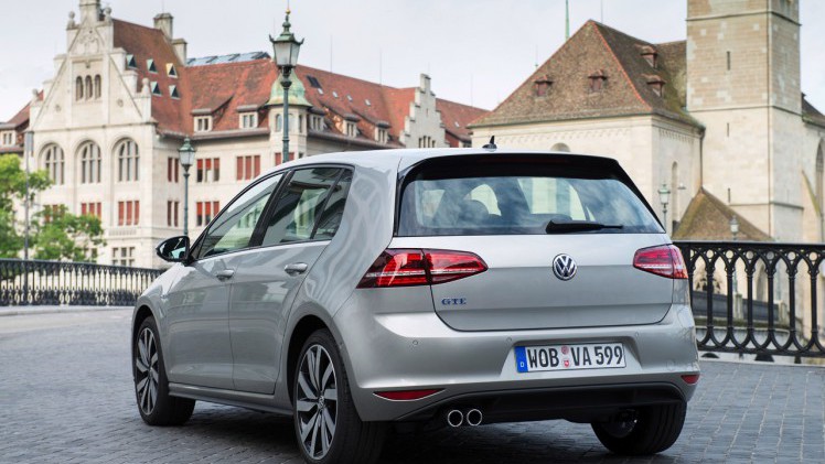 De Volkswagen Golf GTE plug-in hybride is extra aantrekkelijk als Connected Series met meer uitrusting tegen lagere bijtelling.