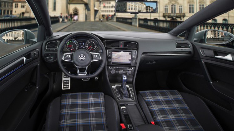 De Volkswagen Golf GTE plug-in hybride is extra aantrekkelijk als Connected Series met meer uitrusting tegen lagere bijtelling.