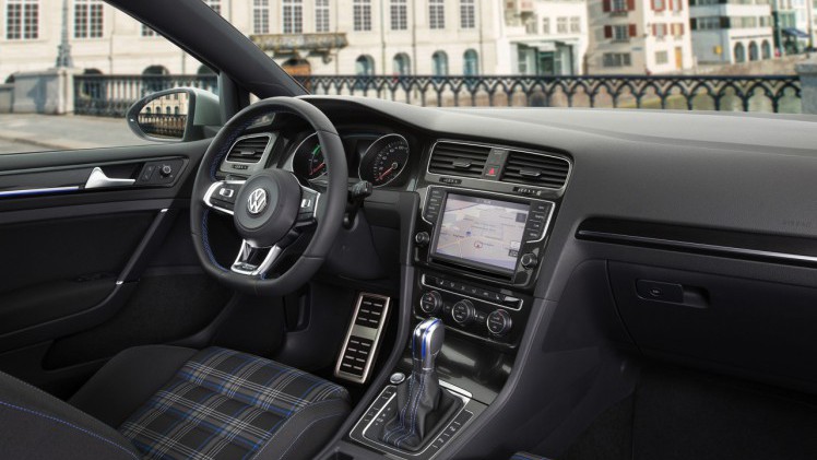 De Volkswagen Golf GTE plug-in hybride is extra aantrekkelijk als Connected Series met meer uitrusting tegen lagere bijtelling.