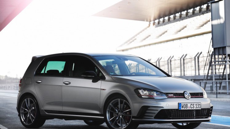 Volkswagen Golf GTI Clubsport tussen GTI en R geprijsd. Voor een prijs van 43.490 euro krijg je een Golf met maximaal 290 pk op de voorwielen. Eind maart 2016 staat de introductie voor Nederland.