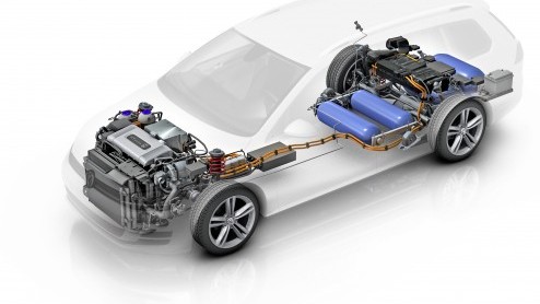 Volkswagen presenteert een Golf HyMotion met brandstofcel op waterstof maar neemt de auto nog niet in productie.