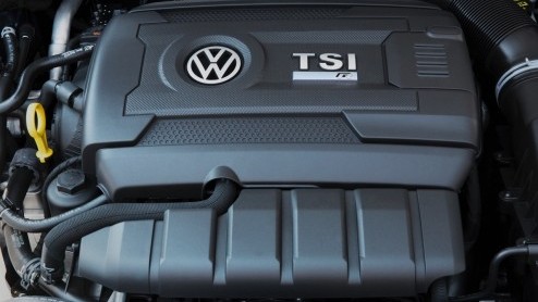 Test Volkswagen Golf R 300 pk. Gereden met de Volkswagen Golf 7 R, het sportieve topmodel van de Golf-familie met 300 pk en 4Motion vierwielaandrijving. Is hij de Koning van de hot hatches?
