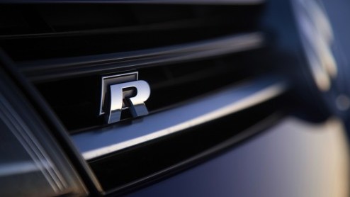 Test Volkswagen Golf R 300 pk. Gereden met de Volkswagen Golf 7 R, het sportieve topmodel van de Golf-familie met 300 pk en 4Motion vierwielaandrijving. Is hij de Koning van de hot hatches?
