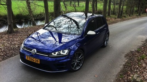 Test Volkswagen Golf R 300 pk. Gereden met de Volkswagen Golf 7 R, het sportieve topmodel van de Golf-familie met 300 pk en 4Motion vierwielaandrijving. Is hij de Koning van de hot hatches?