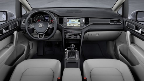De opvolger van de Volkswagen Golf Plus debuteert in juni op de Nederlandse markt en heet voortaan Sportsvan. De prijslijst start bij 22.690 euro en dat is bijna 2.000 euro gunstiger.