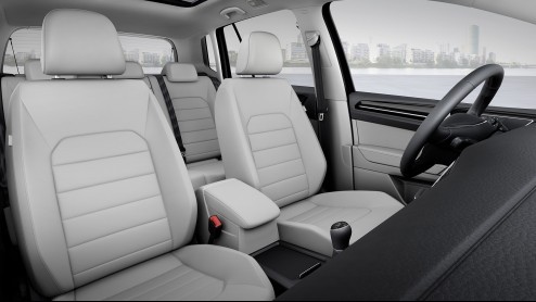 De opvolger van de Volkswagen Golf Plus debuteert in juni op de Nederlandse markt en heet voortaan Sportsvan. De prijslijst start bij 22.690 euro en dat is bijna 2.000 euro gunstiger.