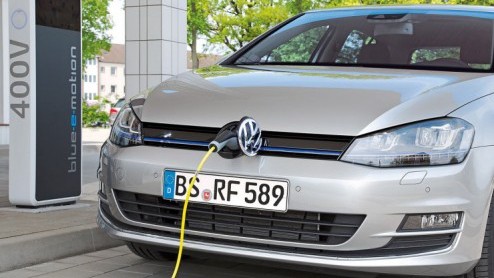 Na de Golf GTI en GTD komt Volkswagen in het najaar met de Golf GTE, het productiemodel van de Golf TwinDrive plug-in hybride. Volgens de eerste informatie heeft de auto meer dan 200 pk.