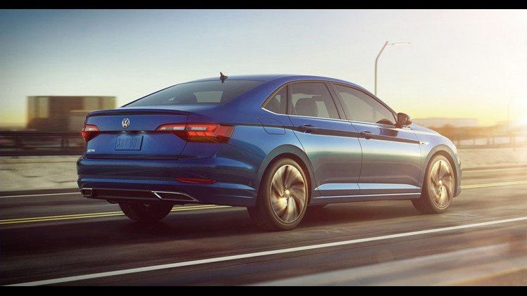 Volkswagen haalde in Detroit het doek van de nieuwe Jetta op een MQB-platform. De komst naar Nederland is onzeker.