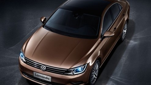 Volkswagen heeft op de Chengdu Motor Show het doek gehaald van de New Midsize Coup (NMC). Zoals te verwachten was die aanduiding puur voor intern gebruik, want de productieversie heet Lamando