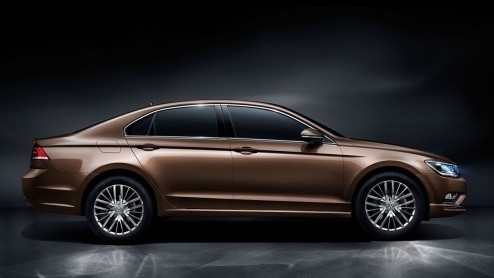 Volkswagen heeft op de Chengdu Motor Show het doek gehaald van de New Midsize Coup (NMC). Zoals te verwachten was die aanduiding puur voor intern gebruik, want de productieversie heet Lamando
