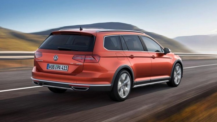 Verbrede spatborden, stoerdere bumpers, vierwielaandrijving en wat hoger op z'n poten. Volkswagen stelt in Genve de Passat Alltrack voor.