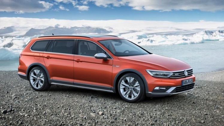 Verbrede spatborden, stoerdere bumpers, vierwielaandrijving en wat hoger op z'n poten. Volkswagen stelt in Genve de Passat Alltrack voor.