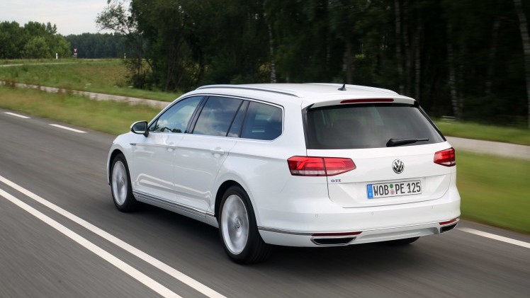 Autotest Volkswagen Passat GTE met 1.4 TSI en elektromotor. De plug-in hybride van de middenklasser zal de toon gaan zetten op de zakelijke markt.