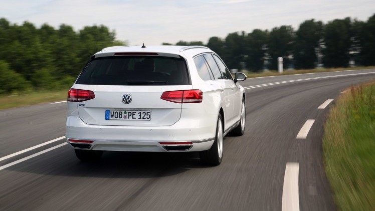 Autotest Volkswagen Passat GTE met 1.4 TSI en elektromotor. De plug-in hybride van de middenklasser zal de toon gaan zetten op de zakelijke markt.