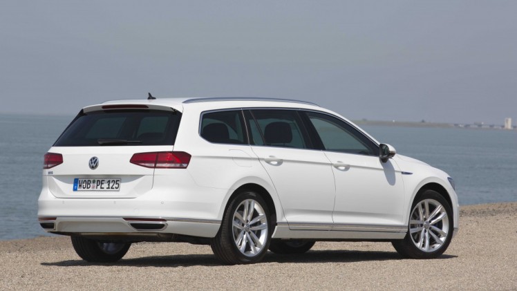 Autotest Volkswagen Passat GTE met 1.4 TSI en elektromotor. De plug-in hybride van de middenklasser zal de toon gaan zetten op de zakelijke markt.