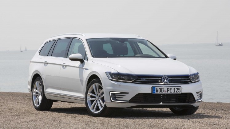 Autotest Volkswagen Passat GTE met 1.4 TSI en elektromotor. De plug-in hybride van de middenklasser zal de toon gaan zetten op de zakelijke markt.