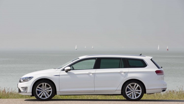 Autotest Volkswagen Passat GTE met 1.4 TSI en elektromotor. De plug-in hybride van de middenklasser zal de toon gaan zetten op de zakelijke markt.