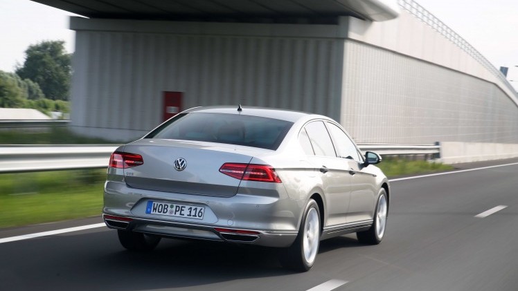 Autotest Volkswagen Passat GTE met 1.4 TSI en elektromotor. De plug-in hybride van de middenklasser zal de toon gaan zetten op de zakelijke markt.