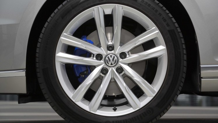 Autotest Volkswagen Passat GTE met 1.4 TSI en elektromotor. De plug-in hybride van de middenklasser zal de toon gaan zetten op de zakelijke markt.
