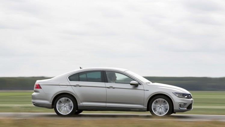 Autotest Volkswagen Passat GTE met 1.4 TSI en elektromotor. De plug-in hybride van de middenklasser zal de toon gaan zetten op de zakelijke markt.