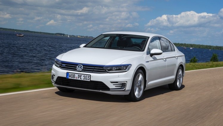 Autotest Volkswagen Passat GTE met 1.4 TSI en elektromotor. De plug-in hybride van de middenklasser zal de toon gaan zetten op de zakelijke markt.
