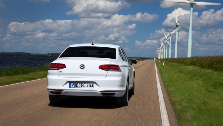 Autotest Volkswagen Passat GTE met 1.4 TSI en elektromotor. De plug-in hybride van de middenklasser zal de toon gaan zetten op de zakelijke markt.