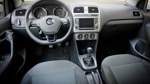 Autotest Volkswagen Polo BlueMotion 2014. In deze rijtest van de vernieuwde Polo BlueMotion met 1.4 TDI leren we dat een nieuwe dieselmotor en opgewaardeerde uitrusting wonderen doet.