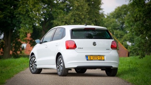Autotest Volkswagen Polo BlueMotion 2014. In deze rijtest van de vernieuwde Polo BlueMotion met 1.4 TDI leren we dat een nieuwe dieselmotor en opgewaardeerde uitrusting wonderen doet.