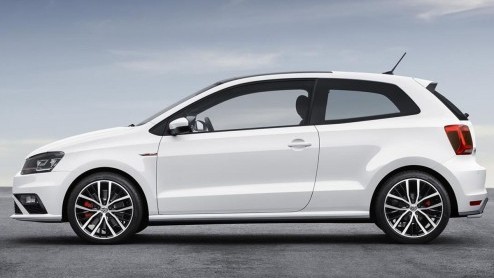 Dat Volkswagen de gefacelifte Polo ook weer als GTI gaat bouwen, liet de fabrikant eerder al weten. Aan beelden ontbrak het echter nog. De vernieuwde Polo GTI debuteert komende week in Parijs.