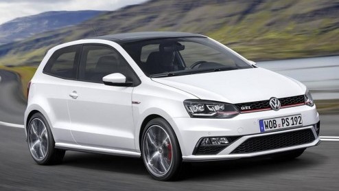 Dat Volkswagen de gefacelifte Polo ook weer als GTI gaat bouwen, liet de fabrikant eerder al weten. Aan beelden ontbrak het echter nog. De vernieuwde Polo GTI debuteert komende week in Parijs.