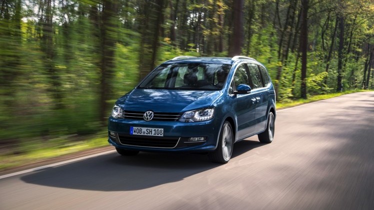 Autotest Volkswagen Sharan, het faceliftmodel is in 2015 subtiel opgefrist met meer uitrusting en nieuwe motoren. We reden de 1.4 TSI en 2.0 TDI.