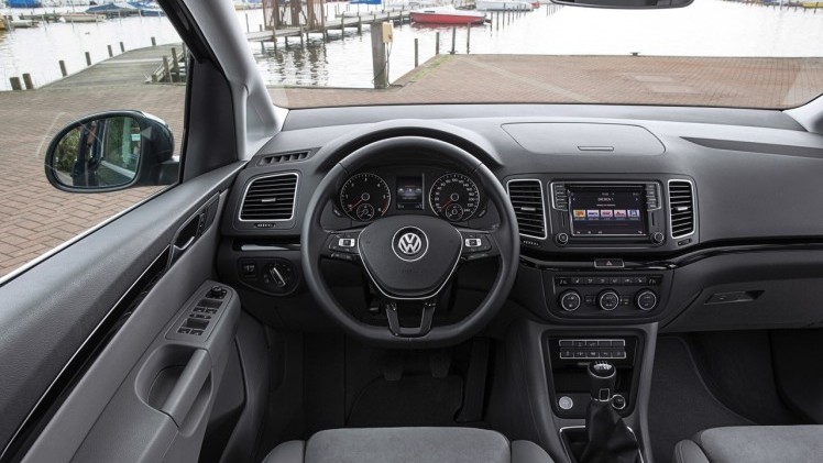 Autotest Volkswagen Sharan, het faceliftmodel is in 2015 subtiel opgefrist met meer uitrusting en nieuwe motoren. We reden de 1.4 TSI en 2.0 TDI.