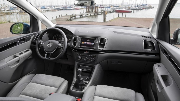 Autotest Volkswagen Sharan, het faceliftmodel is in 2015 subtiel opgefrist met meer uitrusting en nieuwe motoren. We reden de 1.4 TSI en 2.0 TDI.