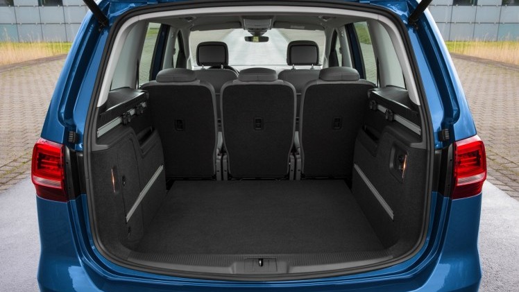 Autotest Volkswagen Sharan, het faceliftmodel is in 2015 subtiel opgefrist met meer uitrusting en nieuwe motoren. We reden de 1.4 TSI en 2.0 TDI.