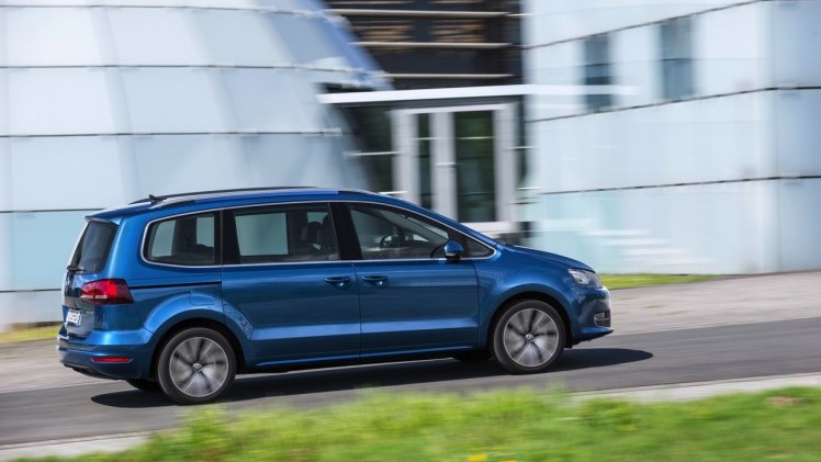 Autotest Volkswagen Sharan, het faceliftmodel is in 2015 subtiel opgefrist met meer uitrusting en nieuwe motoren. We reden de 1.4 TSI en 2.0 TDI.