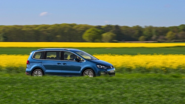 Autotest Volkswagen Sharan, het faceliftmodel is in 2015 subtiel opgefrist met meer uitrusting en nieuwe motoren. We reden de 1.4 TSI en 2.0 TDI.