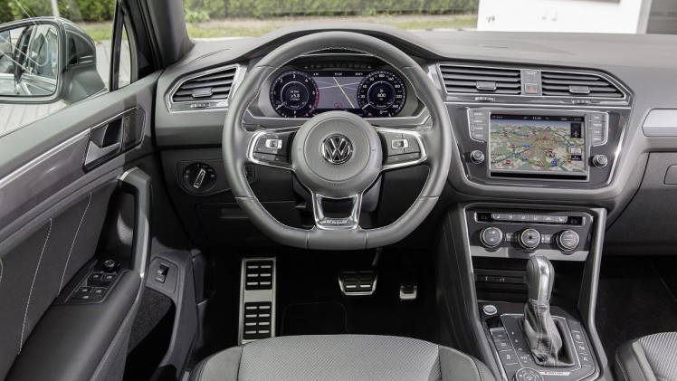 De Volkswagen Tiguan wordt voorzien van de 2.0 TSI uit de Golf GTI. Hoe bevalt de 'Tiguan GTI'? AutoVandaag zocht het uit met een rijtest.