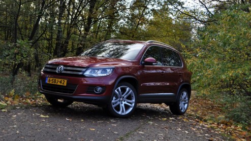 Autotest Volkswagen Tiguan 1.4 TSI DSG. Als antwoord op een veelgehoorde vraag van Nederlandse klanten is de voorwielaangedreven Volkswagen Tiguan 1.4 TSI er voortaan ook met zestraps DSG-automaat.