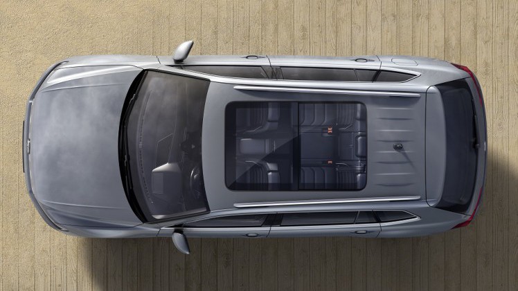 Na de onthulling van de Chinese en Amerikaanse versie van de auto, kunnen we nu dan de Europese informatie geven over de verlengde Volkswagen Tiguan, de Allspace.