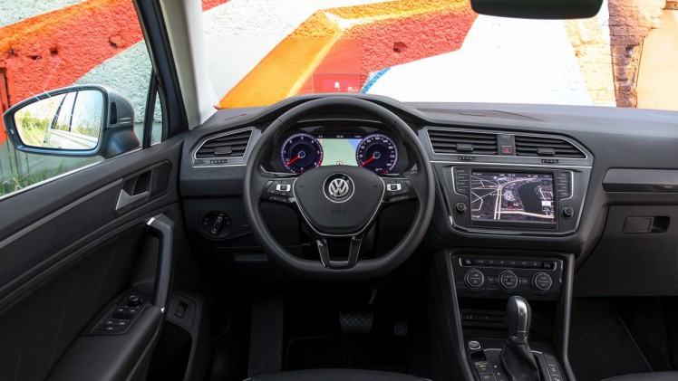 Autotest nieuwe Volkswagen Tiguan 2.0 TDI 150 pk, de nieuwe SUV van Volkswagen op het MQB-platform. Heeft de nieuwe Tiguan nog betere kwaliteiten dan zijn voorganger? AutoVandaag rijdt de eerste km's.