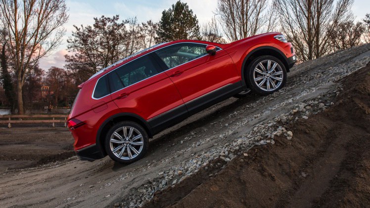 Autotest nieuwe Volkswagen Tiguan 2.0 TDI 150 pk, de nieuwe SUV van Volkswagen op het MQB-platform. Heeft de nieuwe Tiguan nog betere kwaliteiten dan zijn voorganger? AutoVandaag rijdt de eerste km's.