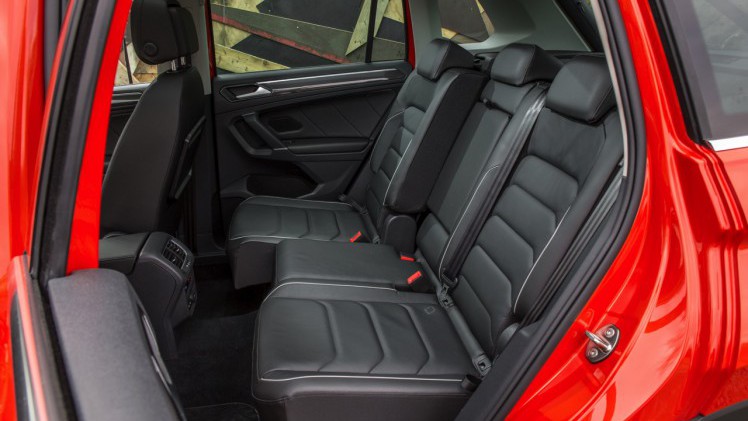 Autotest nieuwe Volkswagen Tiguan 2.0 TDI 150 pk, de nieuwe SUV van Volkswagen op het MQB-platform. Heeft de nieuwe Tiguan nog betere kwaliteiten dan zijn voorganger? AutoVandaag rijdt de eerste km's.