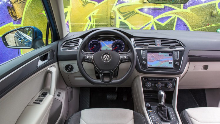 Autotest nieuwe Volkswagen Tiguan 2.0 TDI 150 pk, de nieuwe SUV van Volkswagen op het MQB-platform. Heeft de nieuwe Tiguan nog betere kwaliteiten dan zijn voorganger? AutoVandaag rijdt de eerste km's.