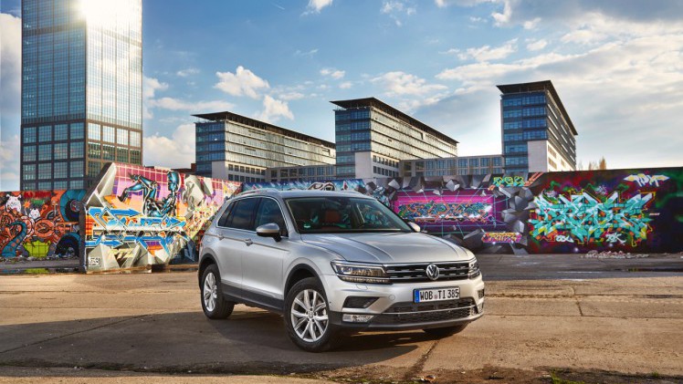 Autotest nieuwe Volkswagen Tiguan 2.0 TDI 150 pk, de nieuwe SUV van Volkswagen op het MQB-platform. Heeft de nieuwe Tiguan nog betere kwaliteiten dan zijn voorganger? AutoVandaag rijdt de eerste km's.