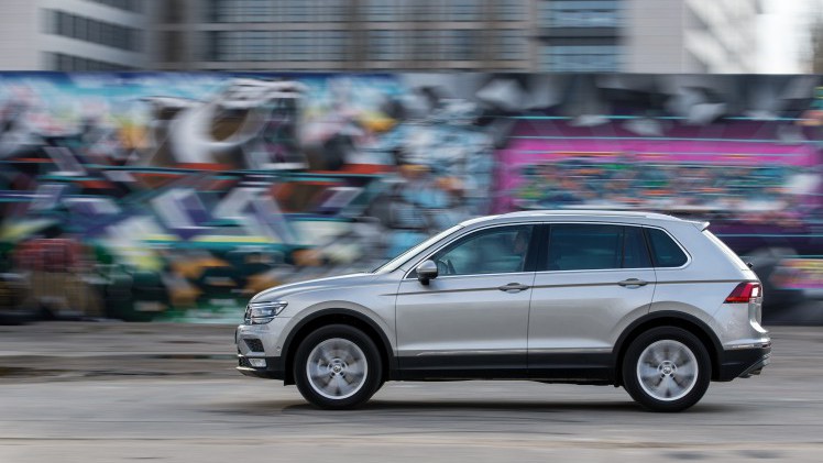 Autotest nieuwe Volkswagen Tiguan 2.0 TDI 150 pk, de nieuwe SUV van Volkswagen op het MQB-platform. Heeft de nieuwe Tiguan nog betere kwaliteiten dan zijn voorganger? AutoVandaag rijdt de eerste km's.