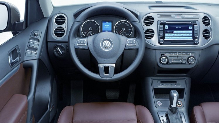 Volkswagen Tiguan standaarduitrusting uitgebreid met Executive-pakket, inclusief navigatie en parkeersensoren.