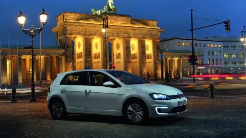 Test Volkswagen e-Golf. VW wil met de e-Golf vooral de mogelijkheden van het modulaire MQB-platform laten zien.
