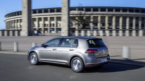 Test Volkswagen e-Golf. VW wil met de e-Golf vooral de mogelijkheden van het modulaire MQB-platform laten zien.