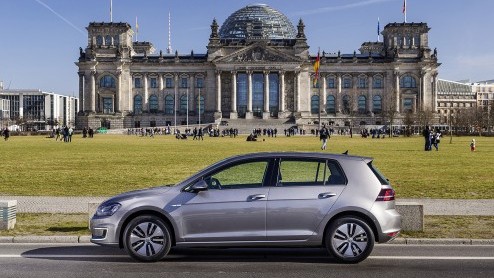 Test Volkswagen e-Golf. VW wil met de e-Golf vooral de mogelijkheden van het modulaire MQB-platform laten zien.